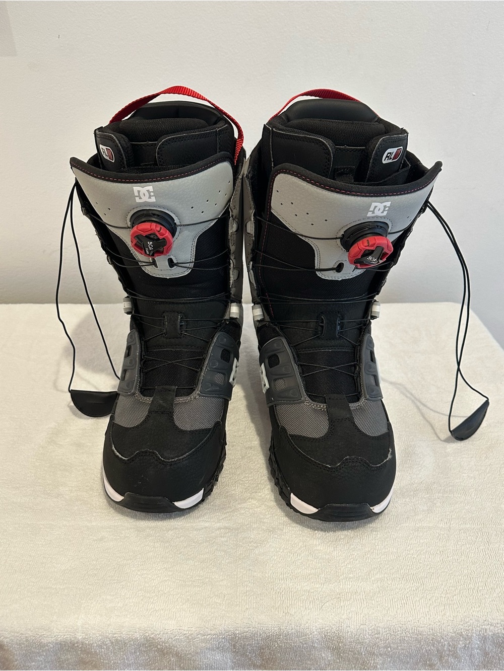 DC Men’s Black and Gray Snowboard Boots with Red Dial
